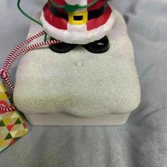 Hallmark 2015 Peanuts Gang Christmas Music and Light Show featuring Linus NWT - Picture 4 of 16